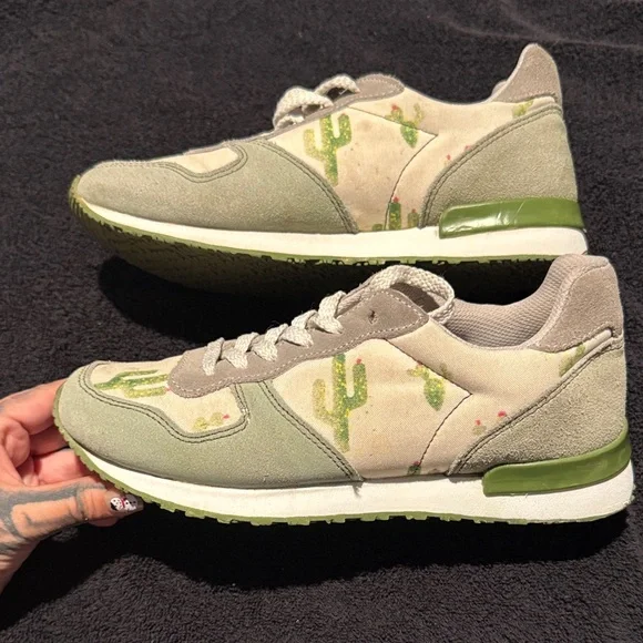 Inkkas Cactus 🌵 Print Sneakers with Green Accents women’s Sz.7 - Picture 4 of 13
